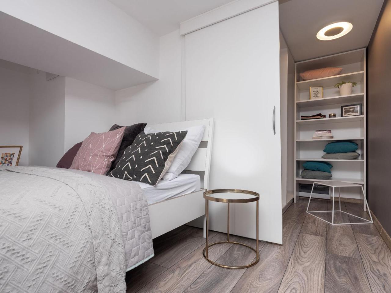Lofts Cracow Apartments - City Center Cracovie Extérieur photo