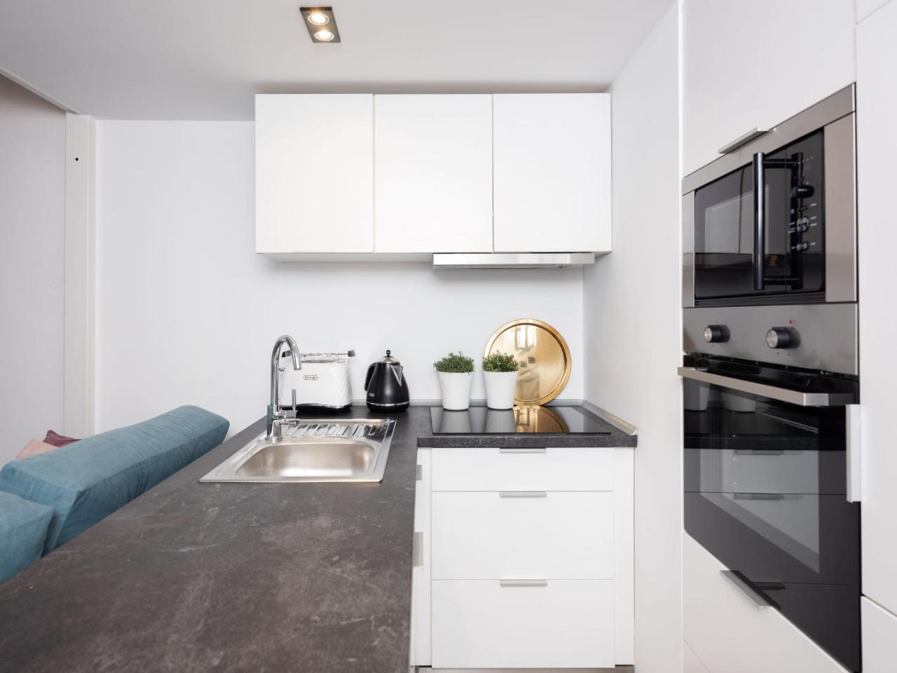 Lofts Cracow Apartments - City Center Cracovie Extérieur photo